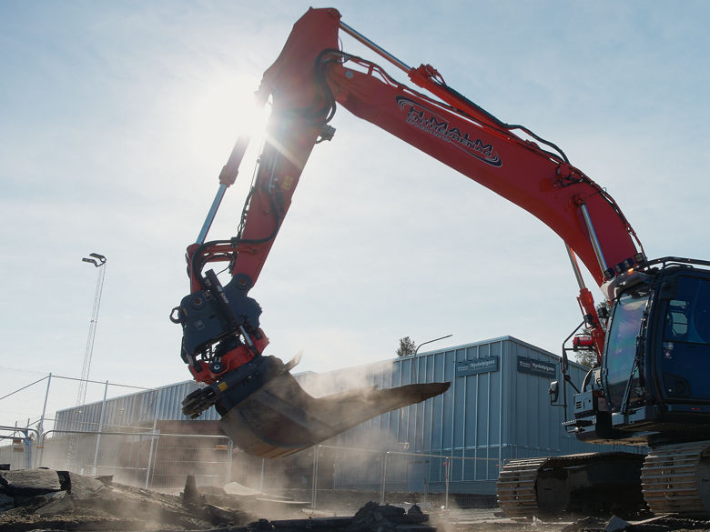 ねこ Why a Swedish company relies on ZX225 excavators for jobs both